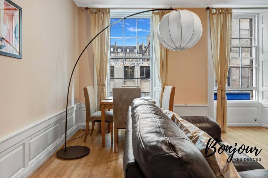 Monge Suite Old Town 2Br-1Ba, Near Royal Mile By Bonjour Residences エディンバラ エクステリア 写真