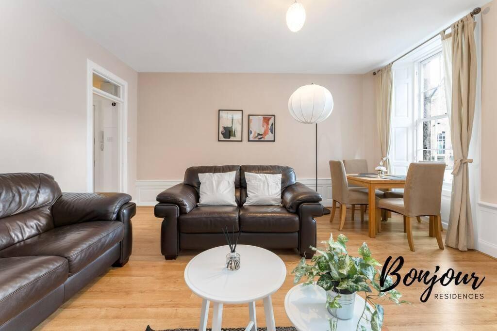 Monge Suite Old Town 2Br-1Ba, Near Royal Mile By Bonjour Residences エディンバラ エクステリア 写真